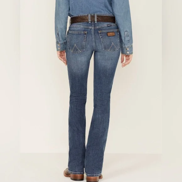 WRANGLER RETRO WOMEN'S MEDIUM WASH MID RISE MAE MEGAN BOOTCUT JEANS - Picture 4 of 4
